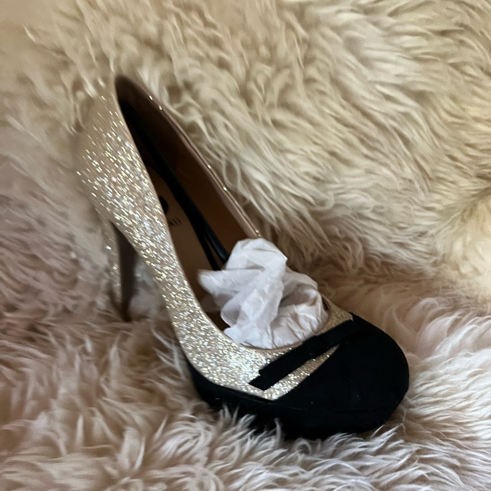 Guess Varzila Heel - Brand New, Never Worn, Never taken out of packaging.